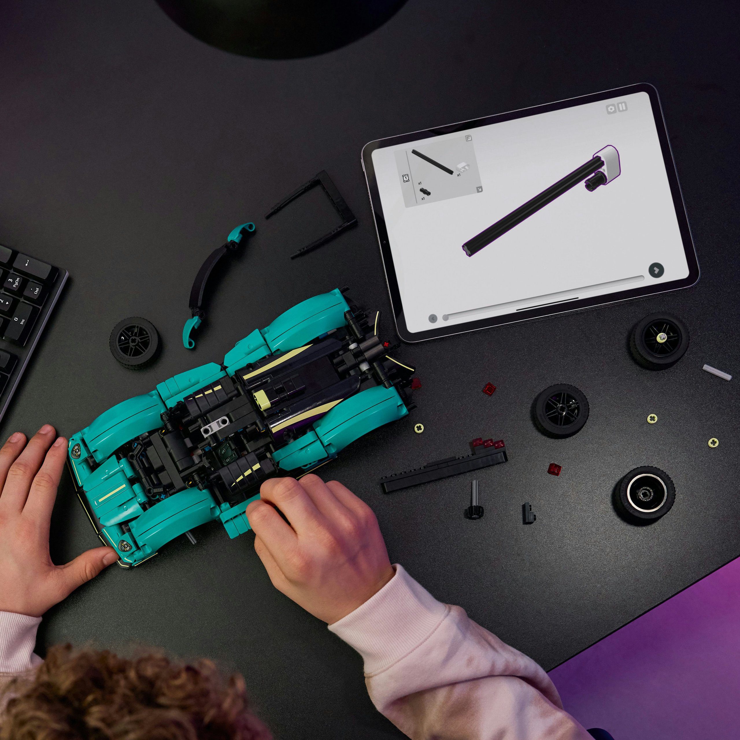 Klocki Lego Technic 42208 Aston Martin Valkyrie 707 el. - obrazek 9