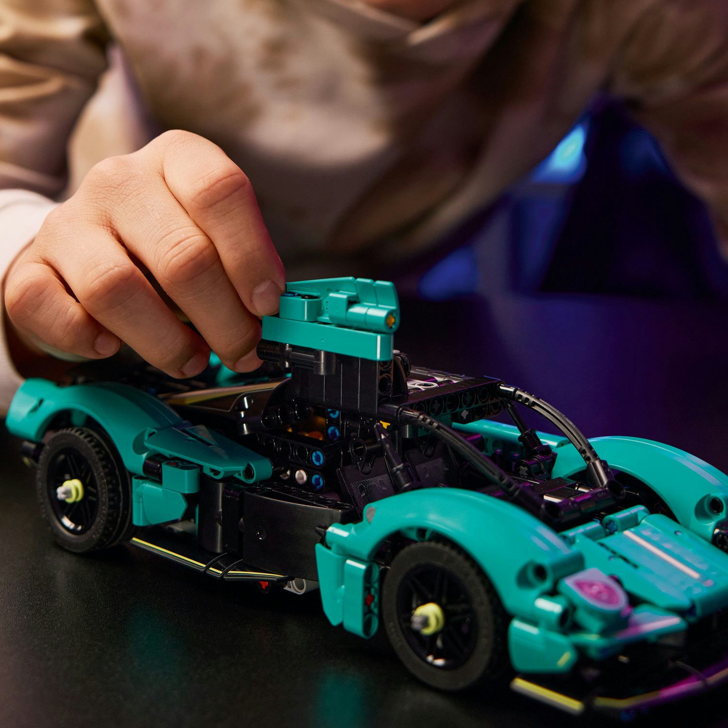 Klocki Lego Technic 42208 Aston Martin Valkyrie 707 el. - obrazek 6