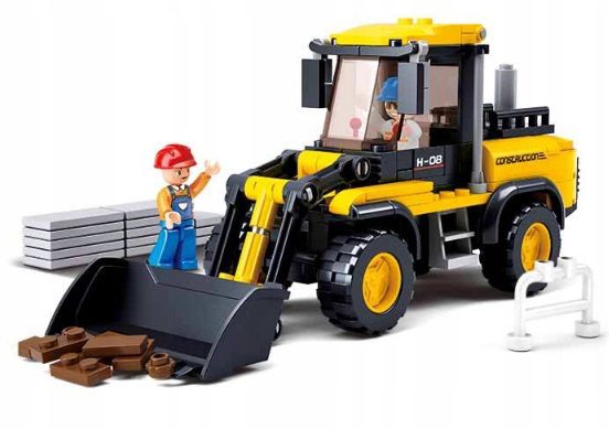 Złożony z klocków Sluban M38-B0538 model żółtej koparki kołowej z figurką operatora w kabinie.