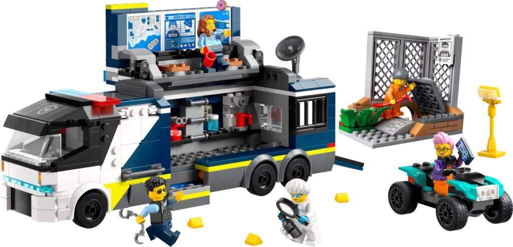 Złożona z klocków Lego 60418 policyjna ciężarówka – mobilne laboratorium kryminalistyki, z otwartym bokiem ukazującym wnętrze i minifigurkami.