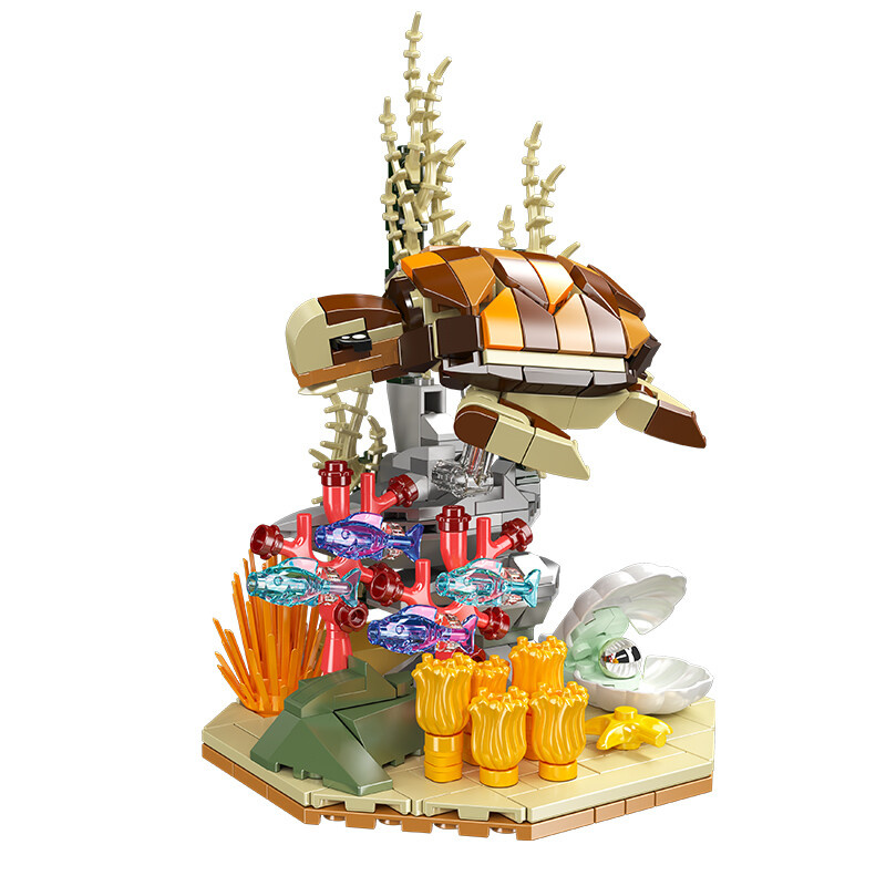 Złożony z klocków Mould King 10172 model żółwia z klocków na podstawce imitującej rafę koralową.