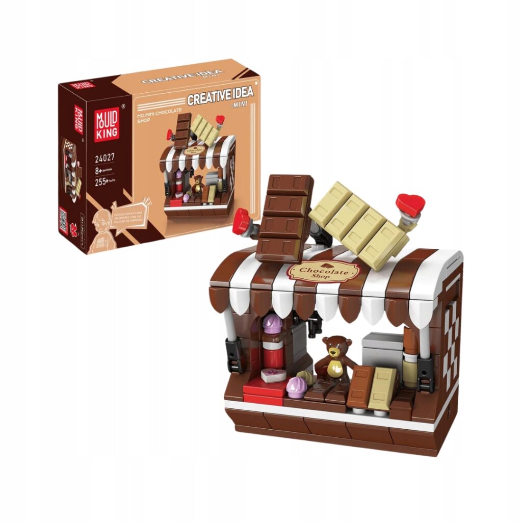 Kolorowy model Sklepu z Czekoladą z klocków Mould King 24027 z brązowo-beżową fasadą, szyldem i witryną, należący do serii Mini Street View.